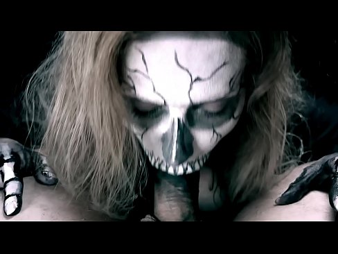 ❤️ Demonska djevojka siše kurac svojim crnim ustima i guta spermu. ☑ Seks video na bs.porn-mz-com.ru